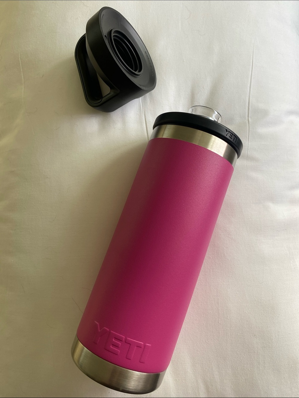 YETI Rambler with Chug Cap - Fuschia - Picture 2 of 6